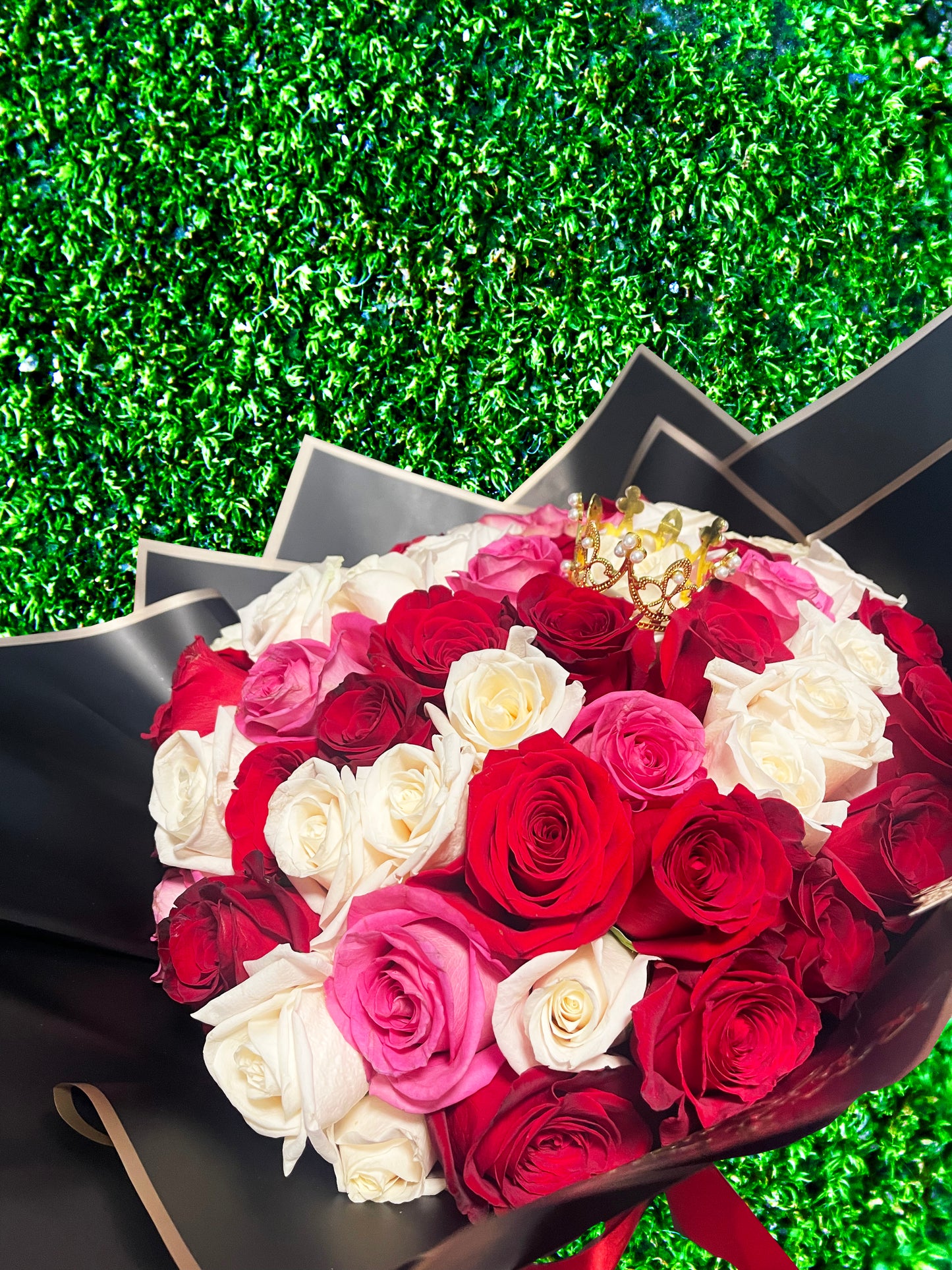 TRI COLOR BOUQUET - forever roses store