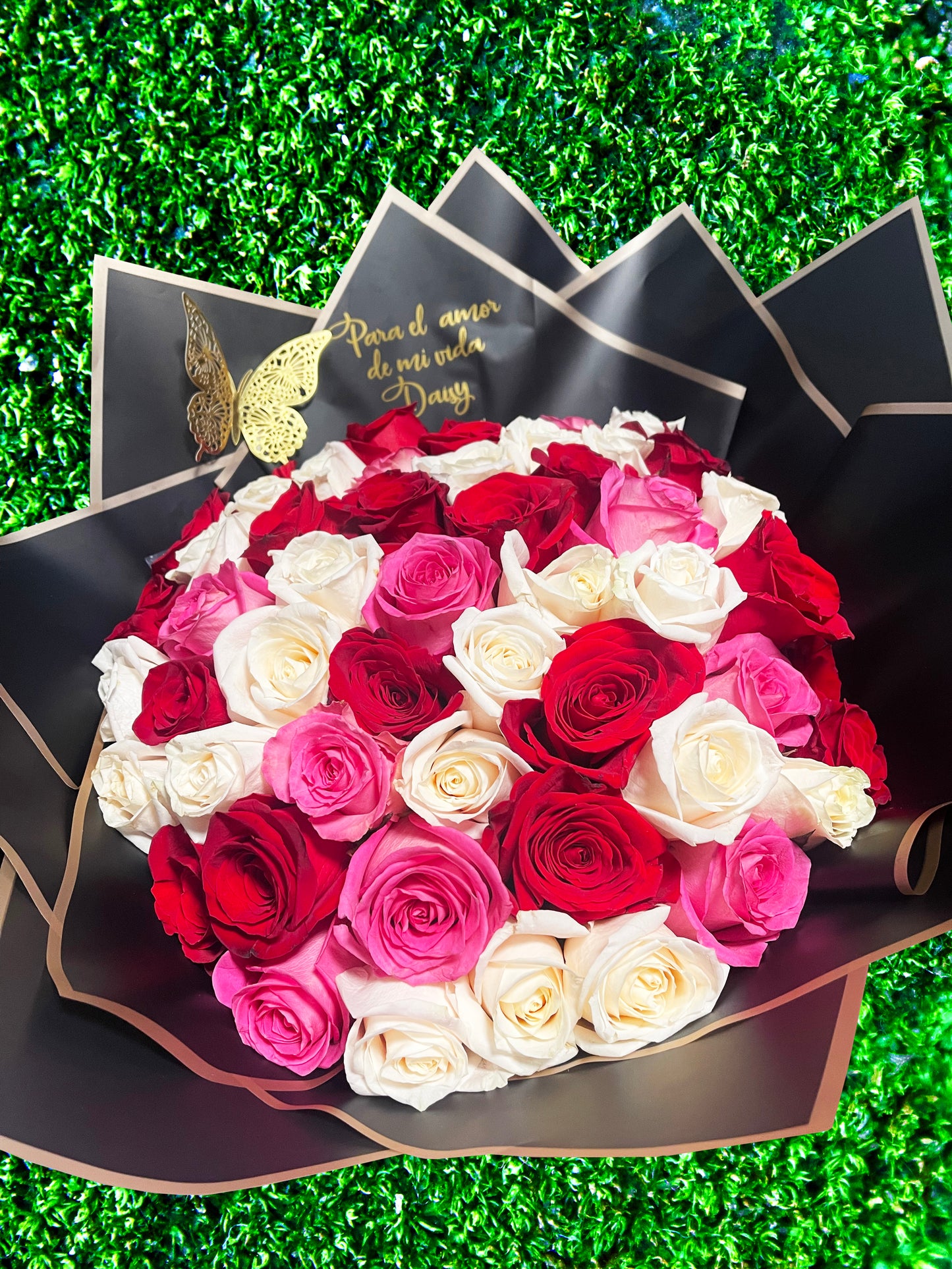 TRI COLOR BOUQUET - forever roses store