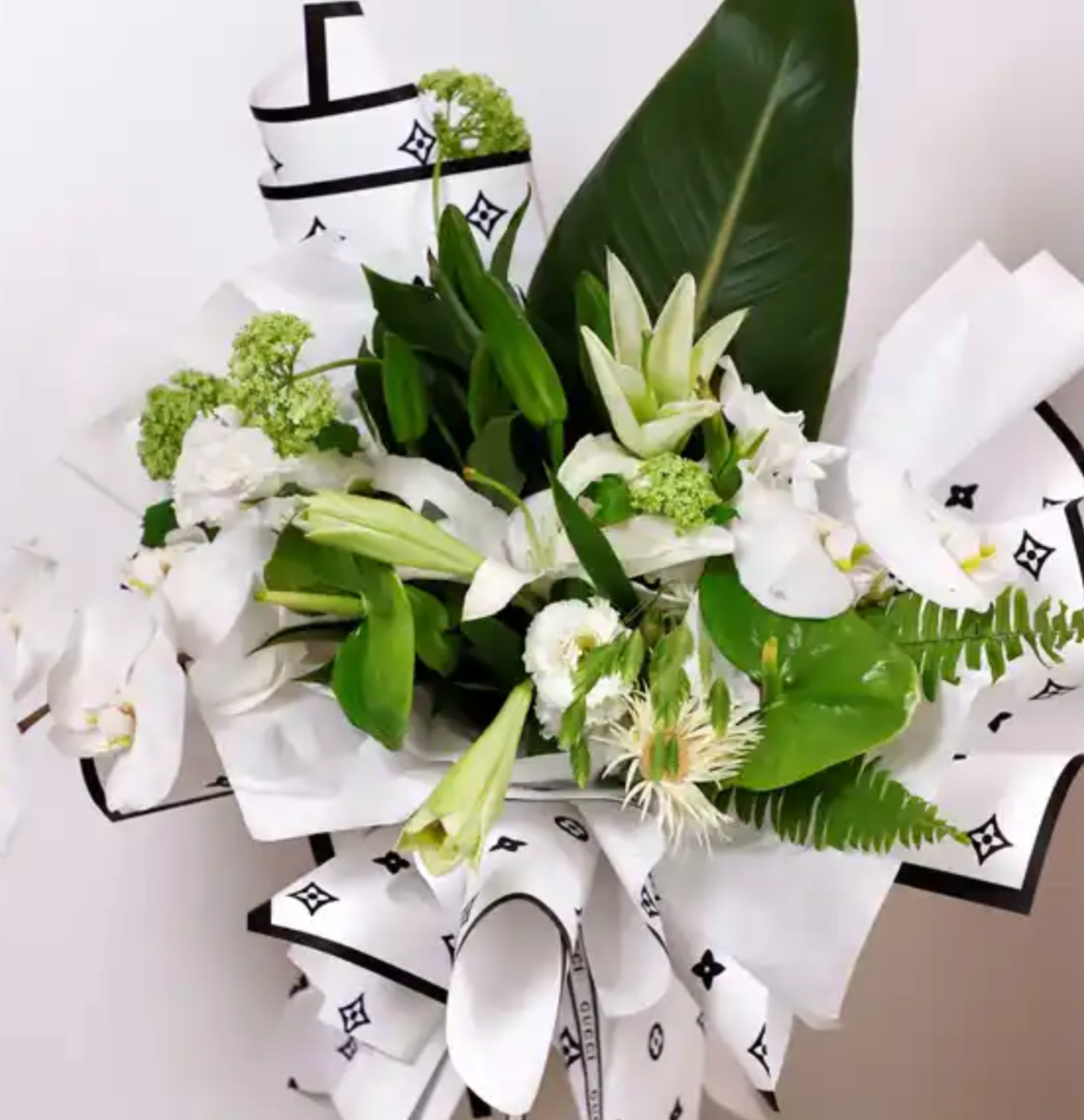 Louie Vuitton Black Floral Wrapping Paper – THE RICHEST BOUQUETS